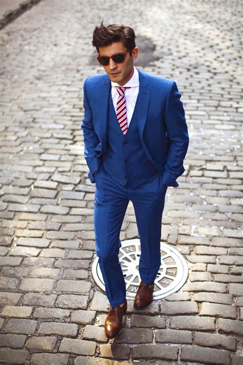 what color shoes to wear with a navy blue suit